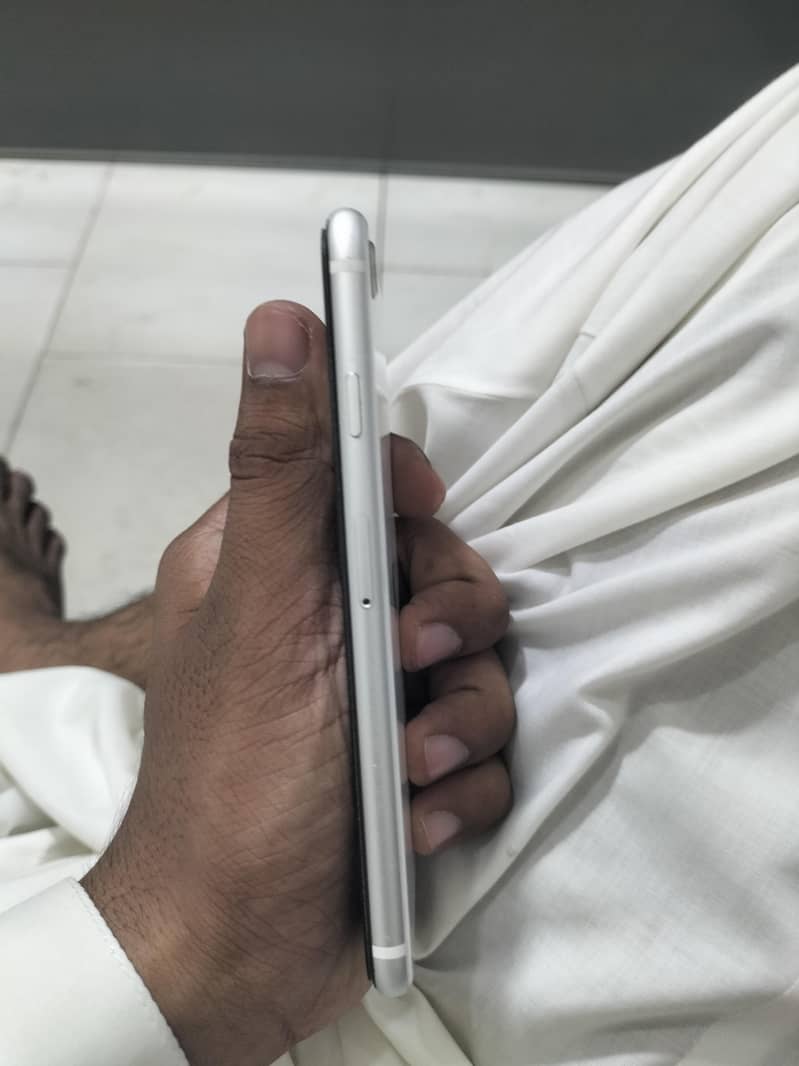 Apple iPhone SE 6