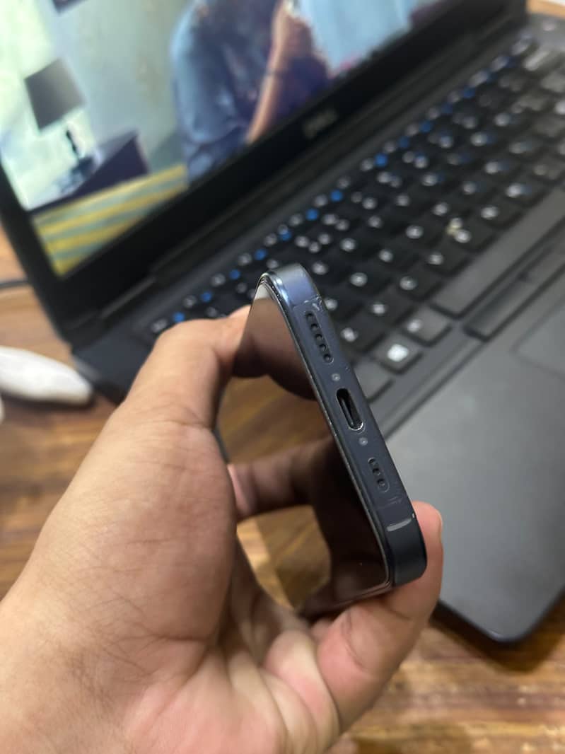 Apple iPhone 15 Pro 3