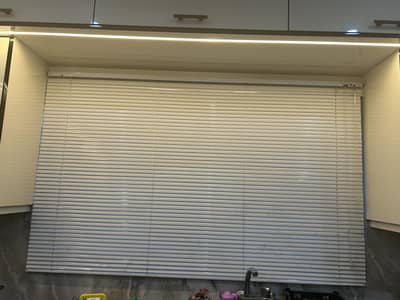 venetian blinds