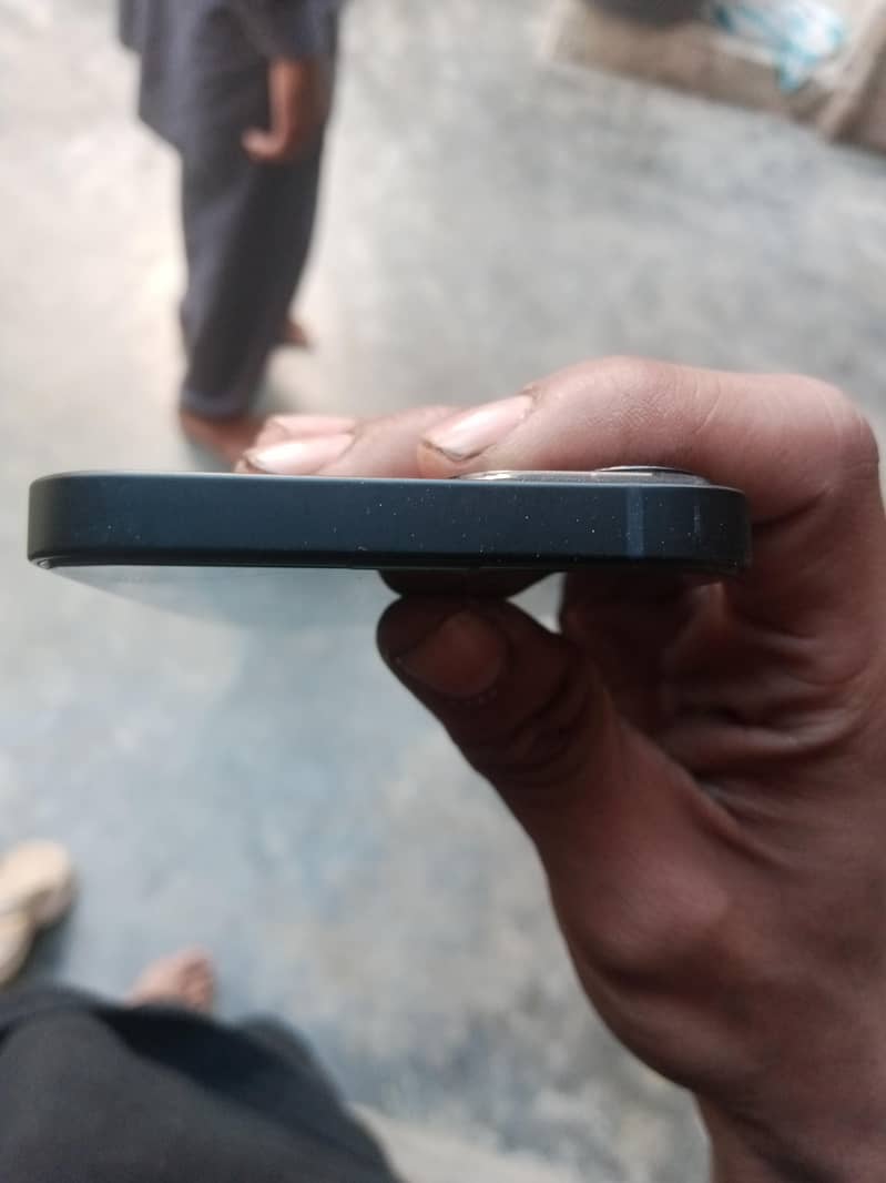 Apple iPhone 13 3