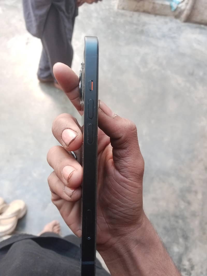 Apple iPhone 13 4