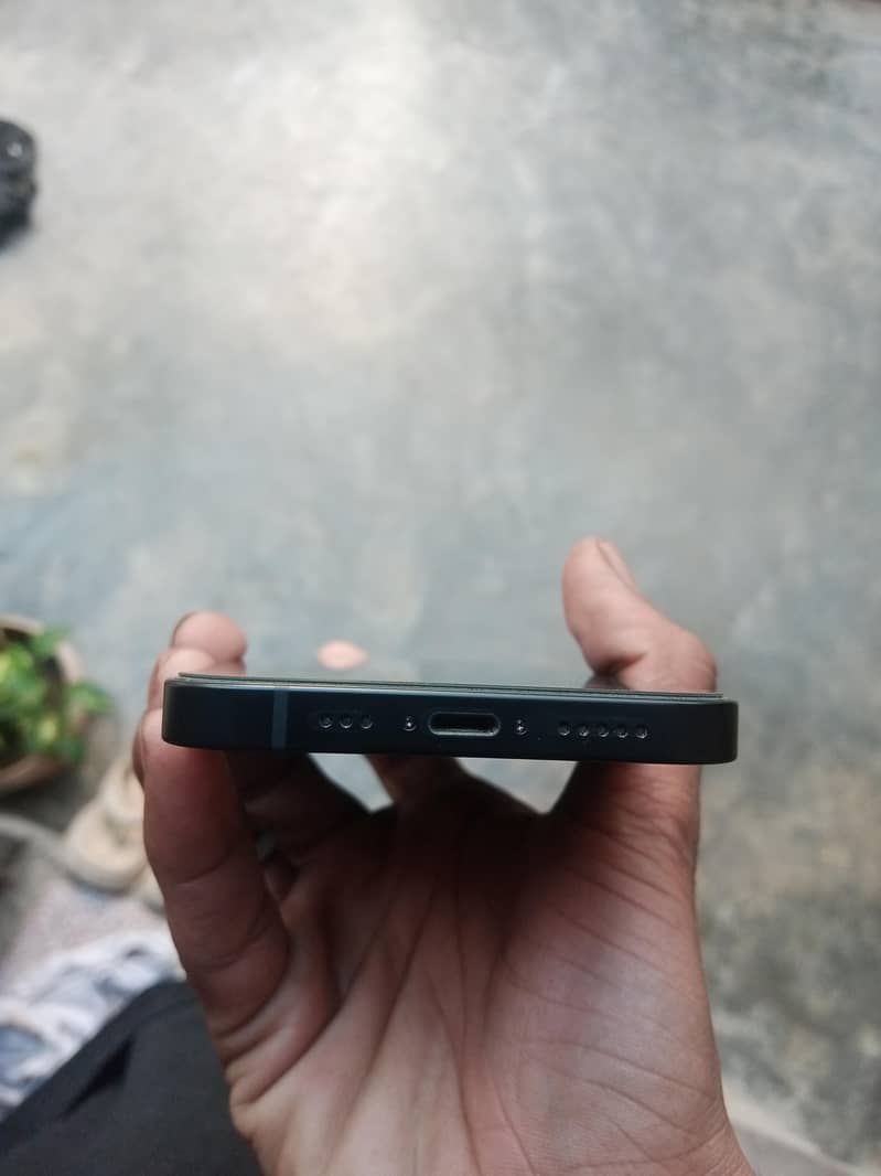 Apple iPhone 13 8