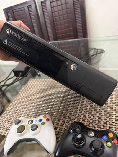 Xbox 360 (e-slim)
