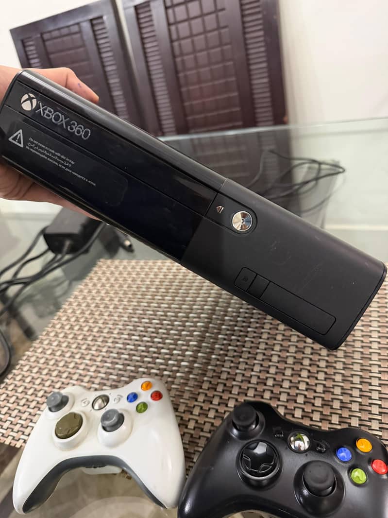 Xbox 360 (e-slim) 0