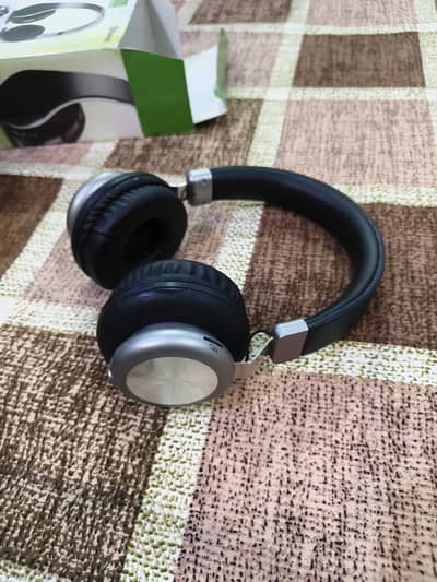 Branded wireless bluetooth headphones