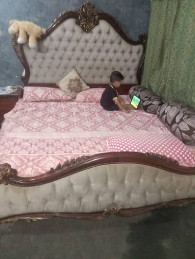 king size bed and dressing table