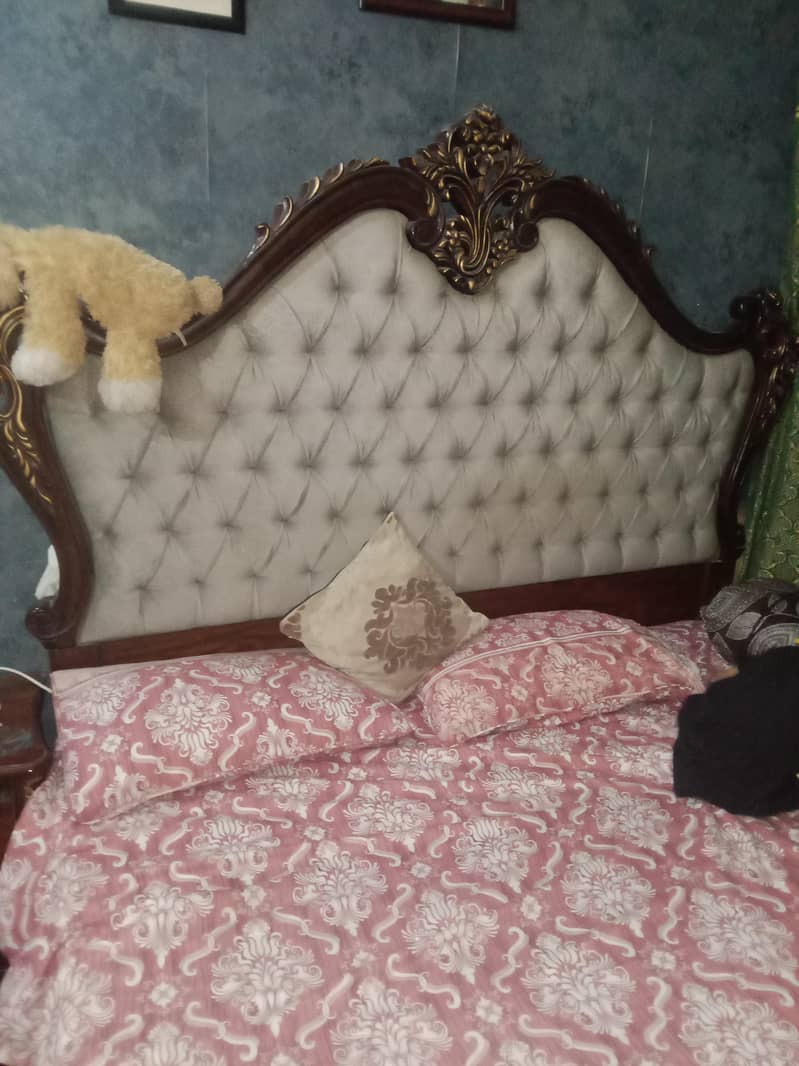 king size bed and dressing table 1