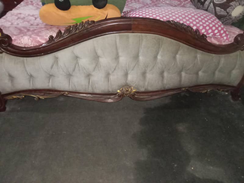 king size bed and dressing table 2