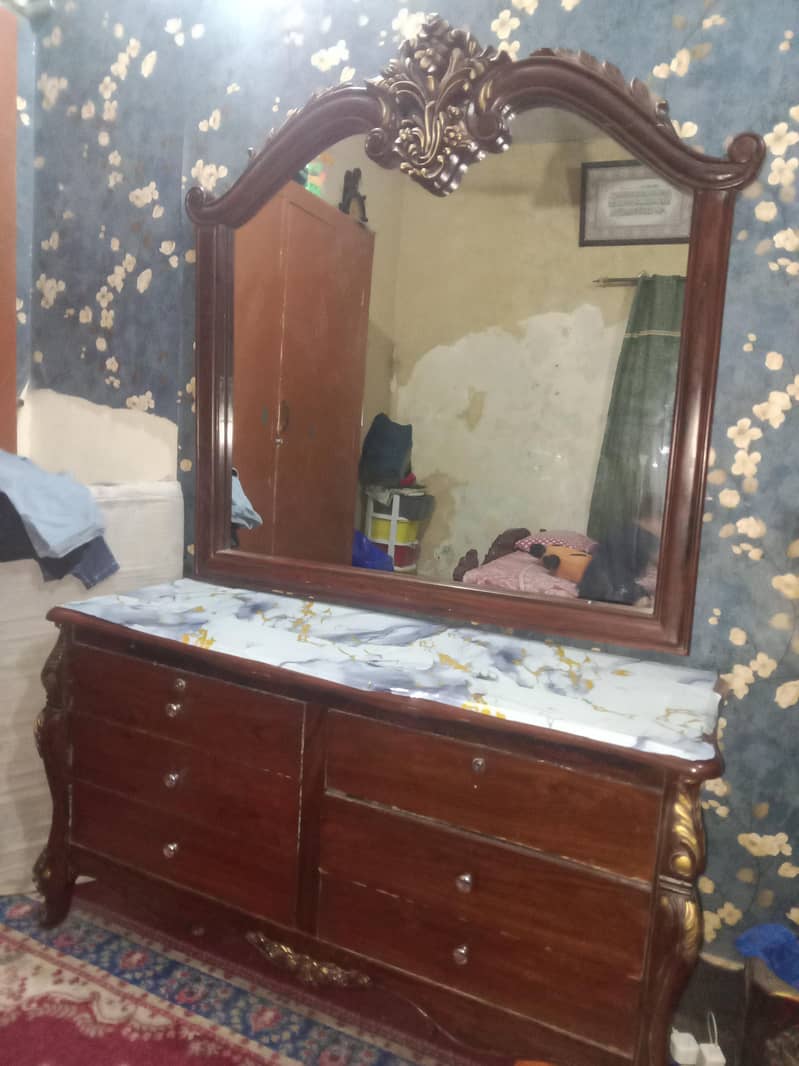king size bed and dressing table 3