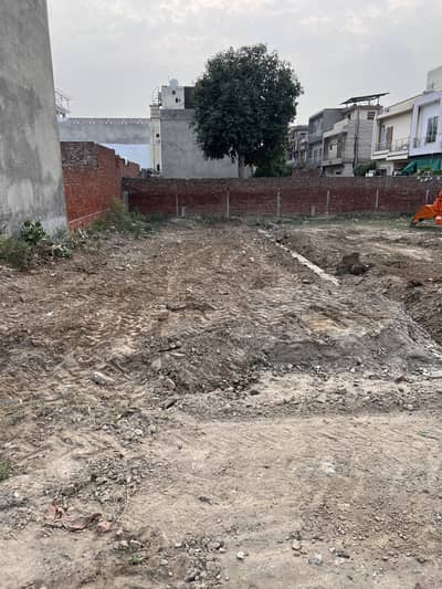10 Marla Residential Plot Is Available For Sale In Gulnishan Park