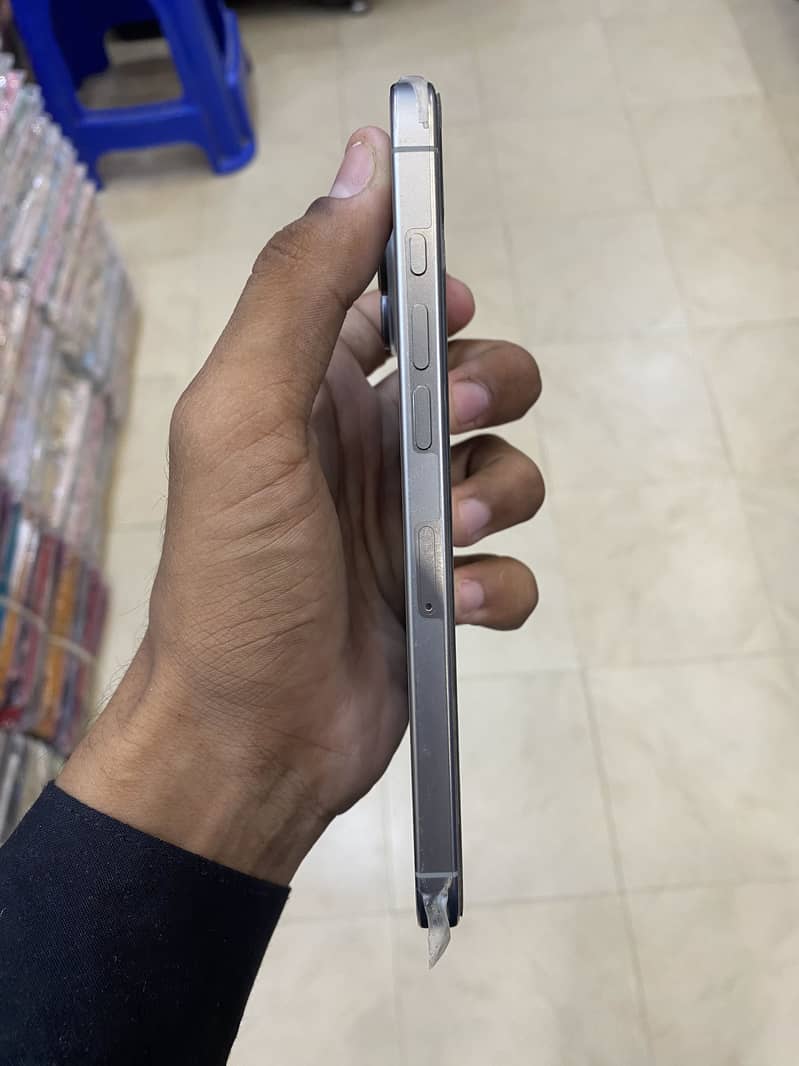 Apple iPhone 16 Pro Max 0