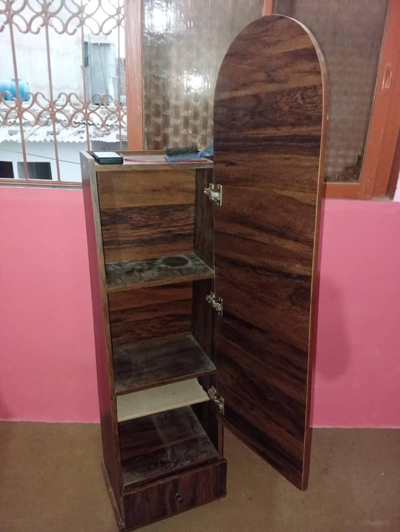 dressing table withe drawers 0