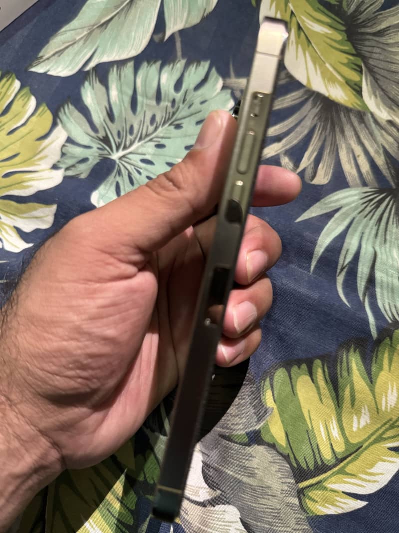 Apple iPhone 14 Pro Max 4
