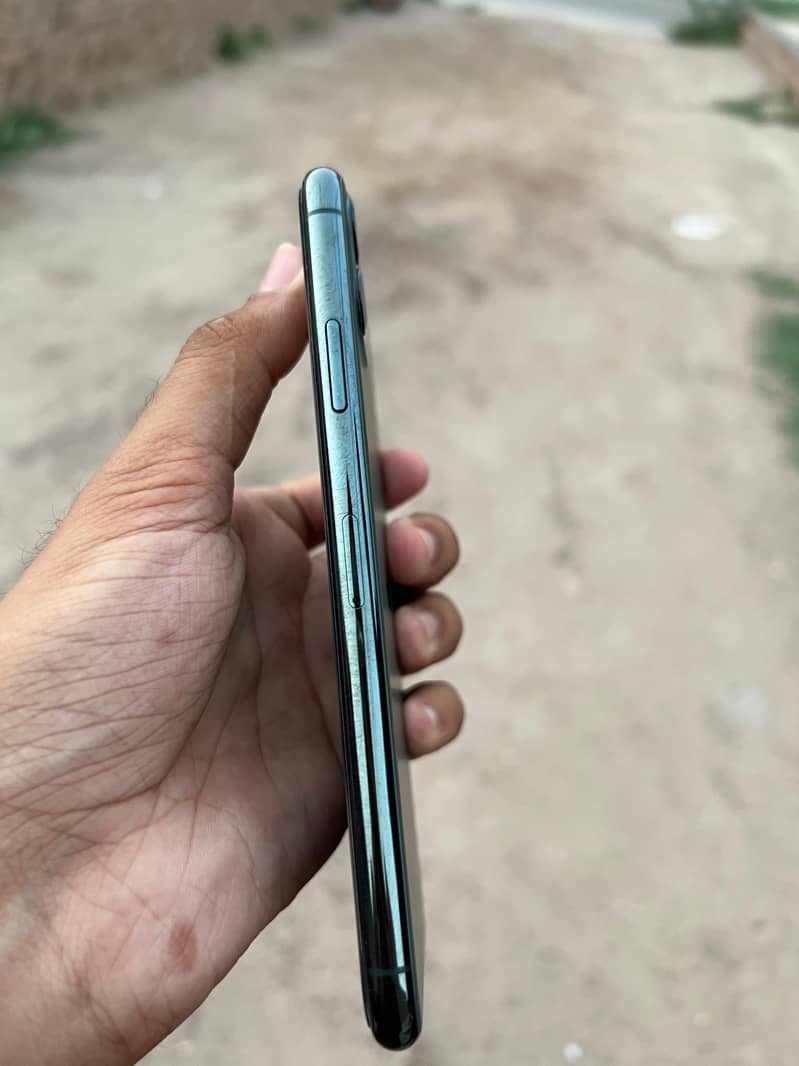 Apple iPhone 11 Pro Max 3