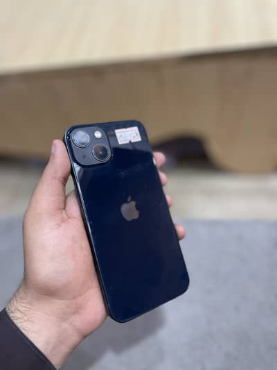 Apple iPhone 13