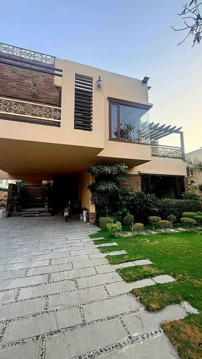 1000 Yards Slightly Used Bungalow For Sale Dha Phase 6 Khyban e Rahat Streets Near CBC Area Prime Location