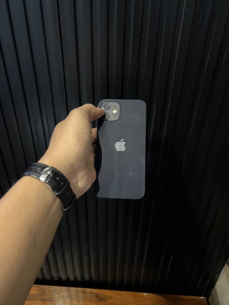 Apple iPhone 12 4