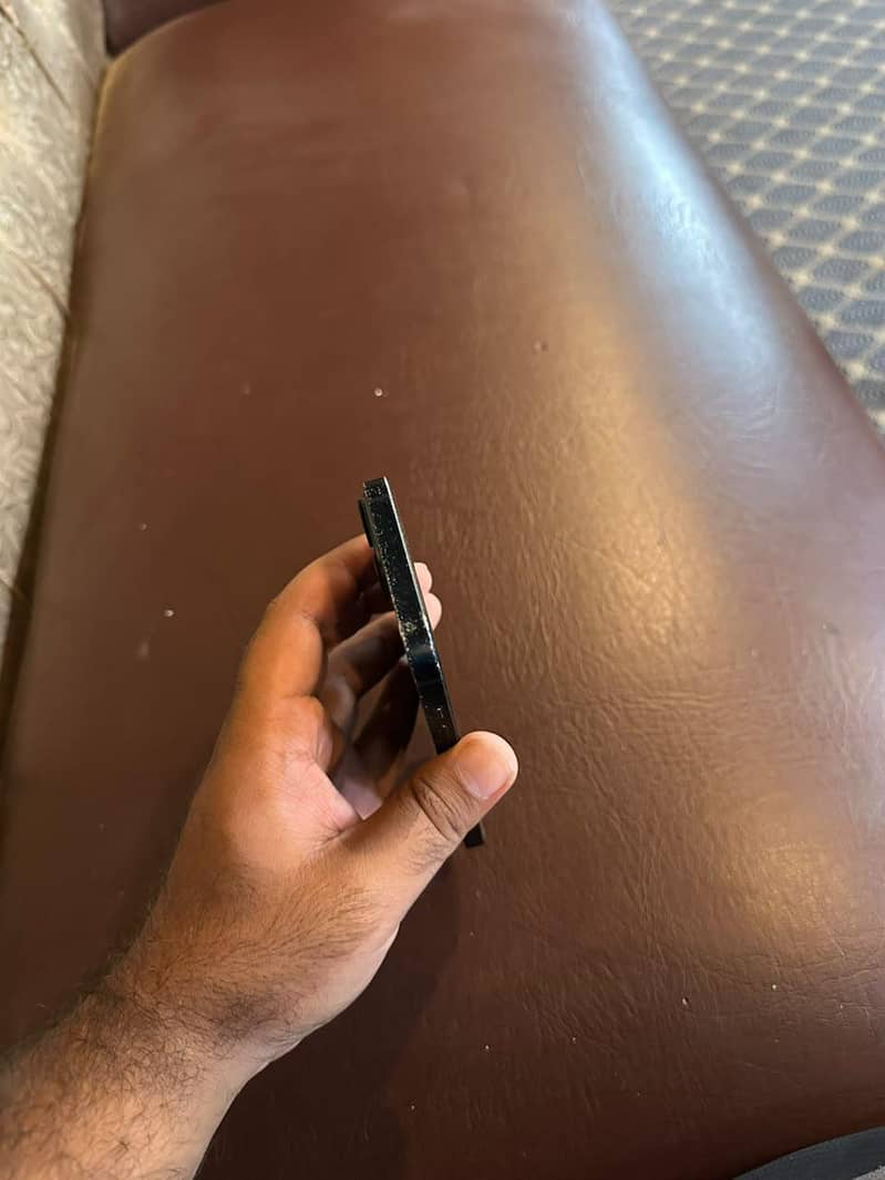 Apple iPhone 13 2