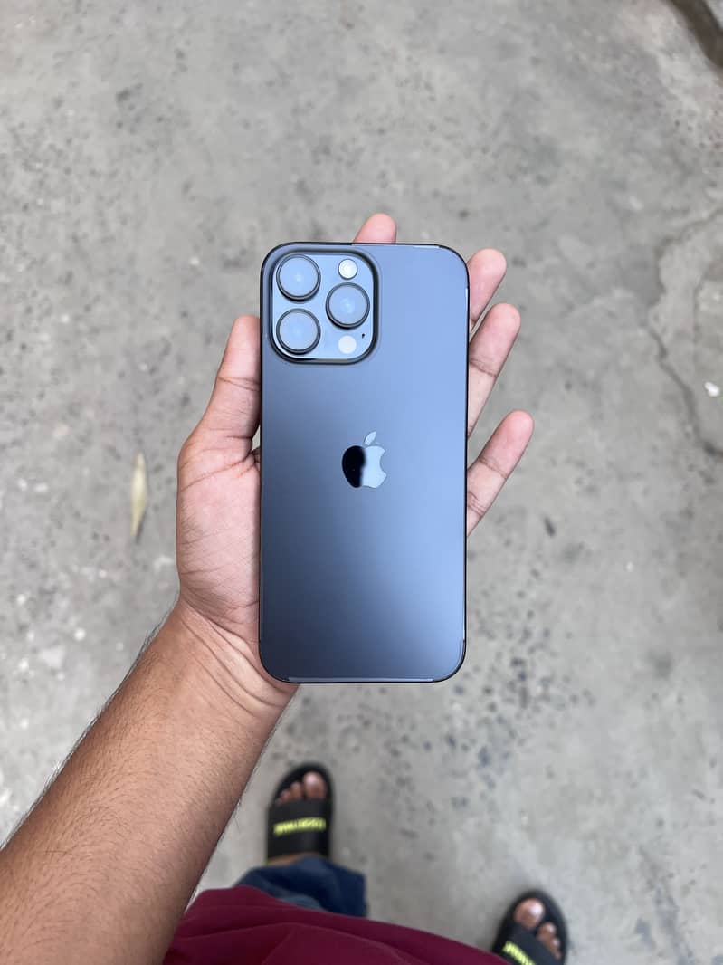 Apple iPhone 16 Pro Max 0