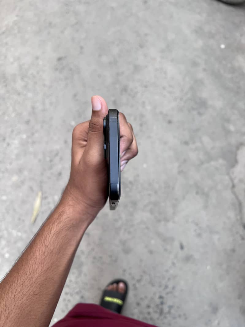 Apple iPhone 16 Pro Max 3