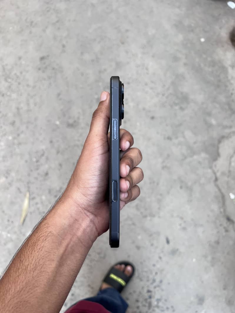 Apple iPhone 16 Pro Max 5