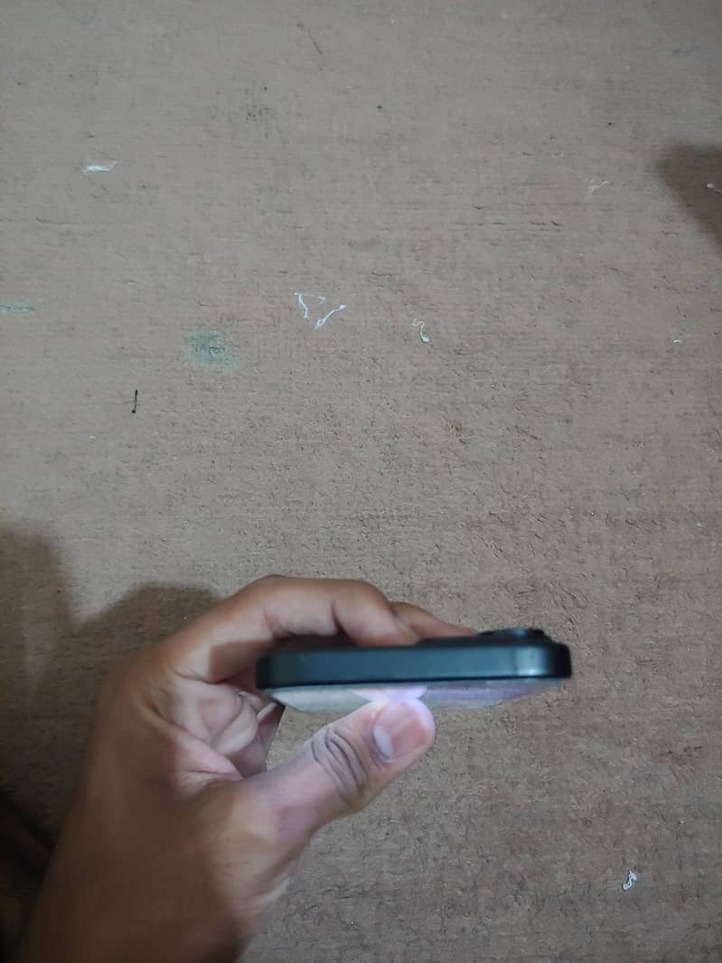 Apple iPhone 15 4