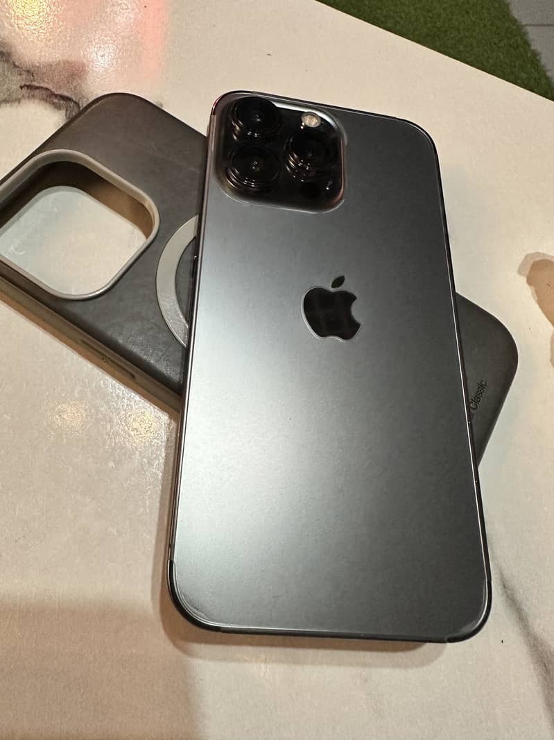 Apple iPhone 13 Pro 2
