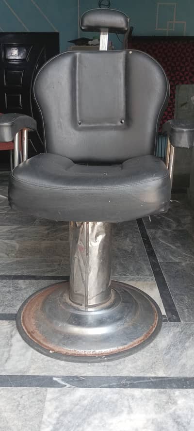 Salon chair sale  kala shah kaku