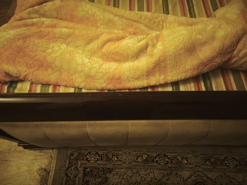 Solid wood bedset with two side tables and dressing table 1