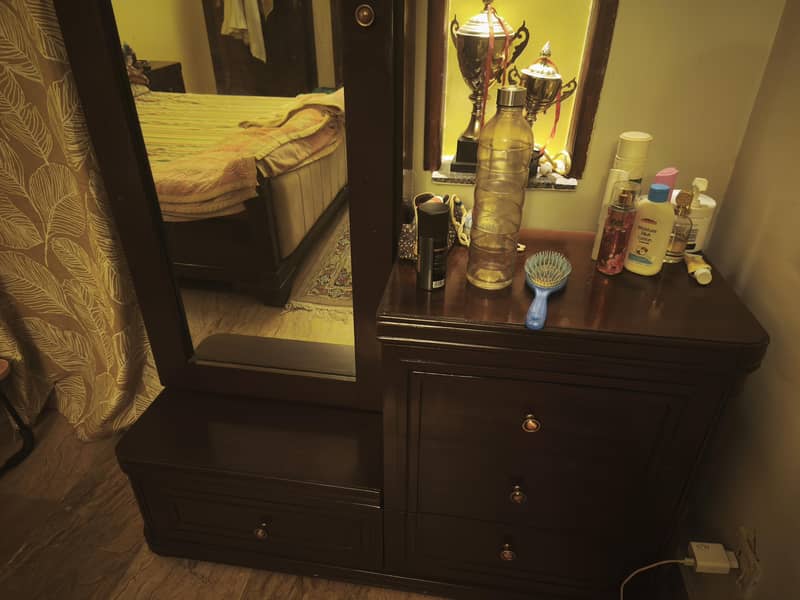 Solid wood bedset with two side tables and dressing table 2