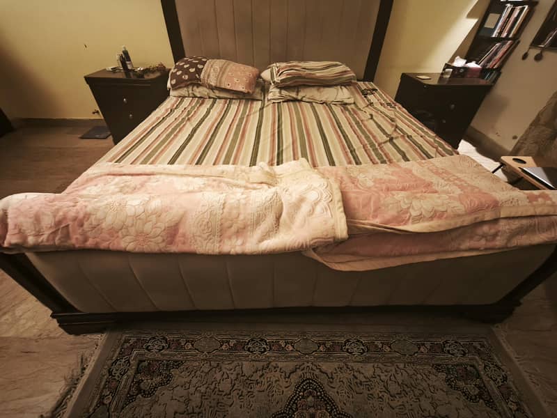 Solid wood bedset with two side tables and dressing table 5