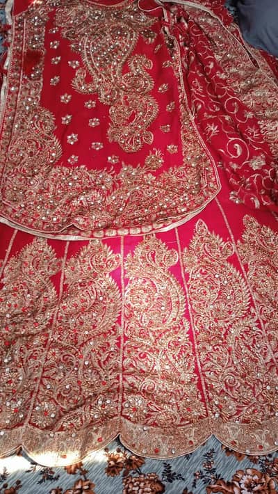 fancy dresses available hain market say half rate par sale