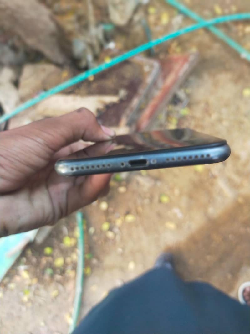 Apple iPhone 8 Plus 0