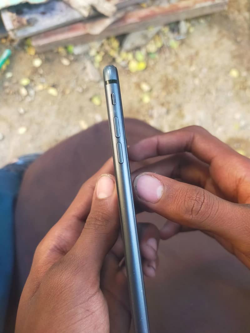 Apple iPhone 8 Plus 4