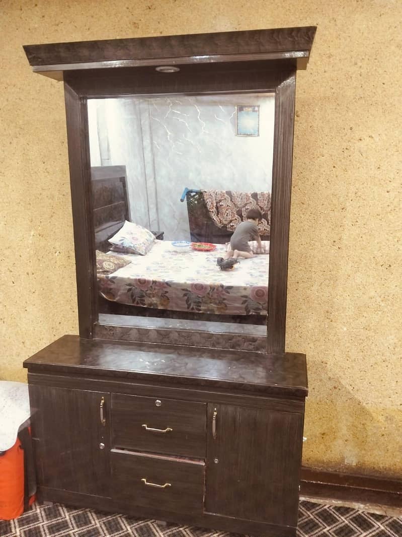 Dressing drawer  table 0
