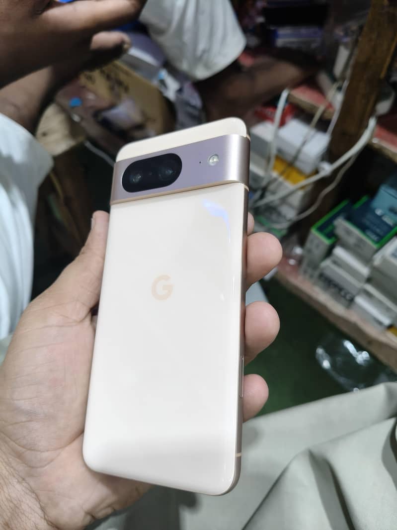 Google Pixel 8 4