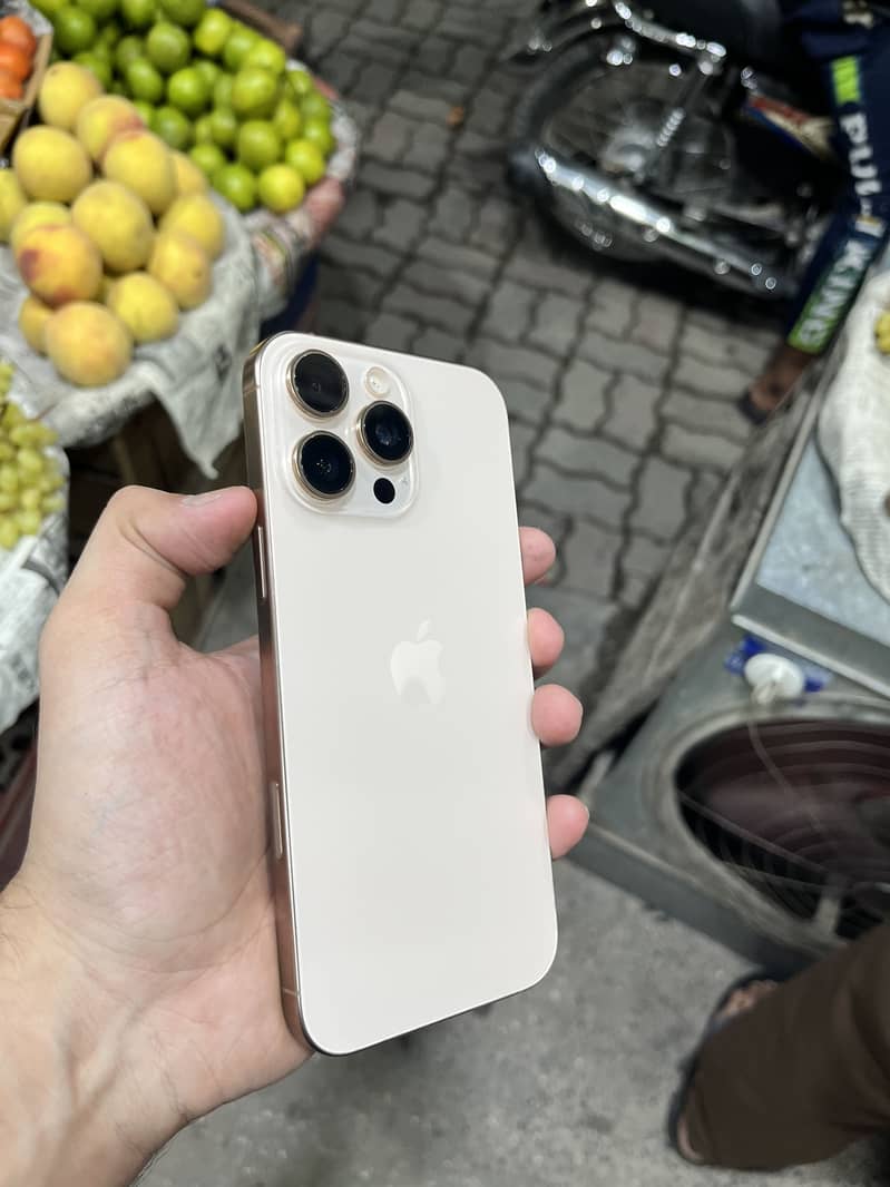 iPhone 16 Pro Max 3
