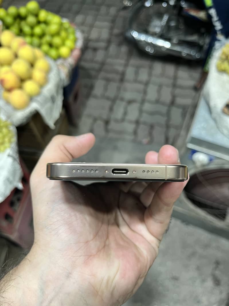 iPhone 16 Pro Max 7