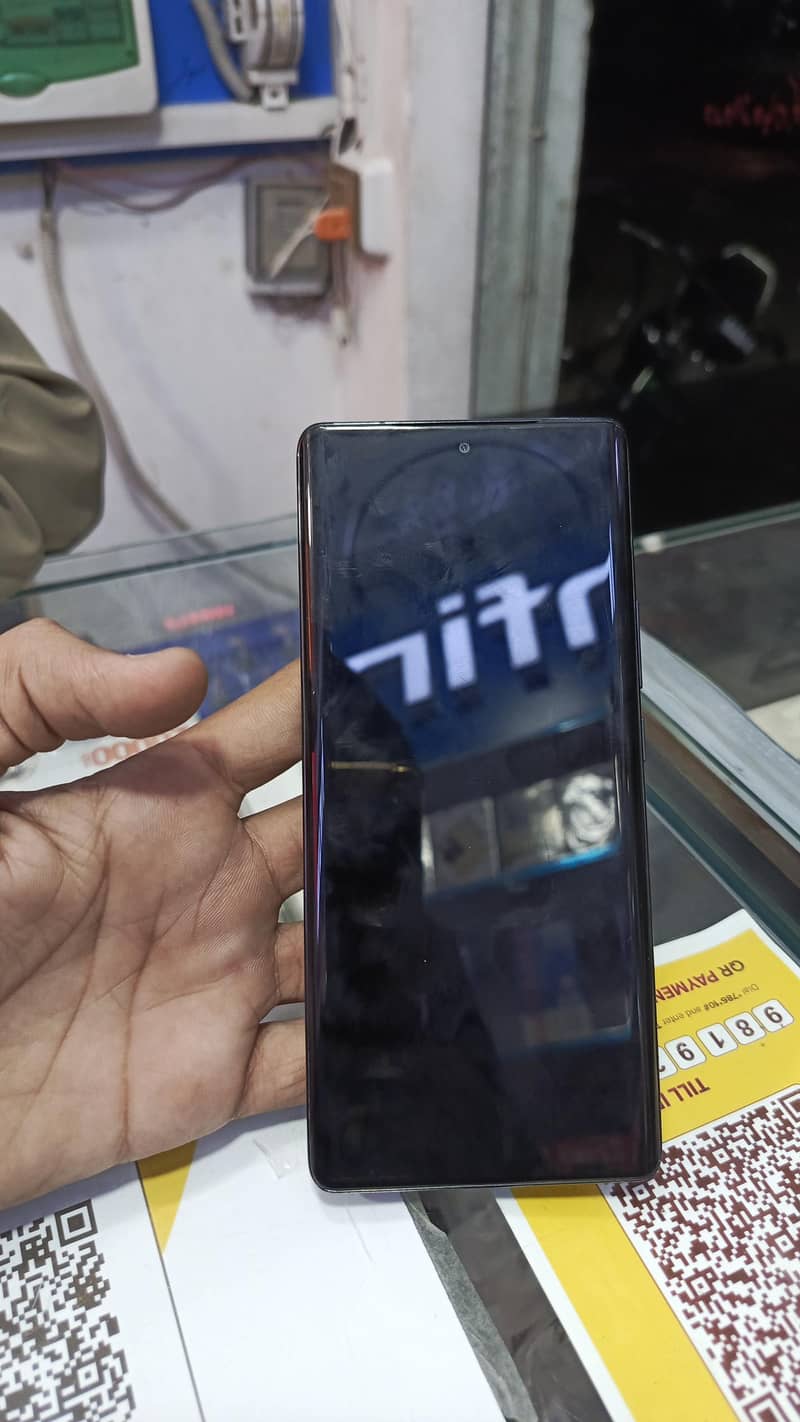 Tecno CAMON 30S 1