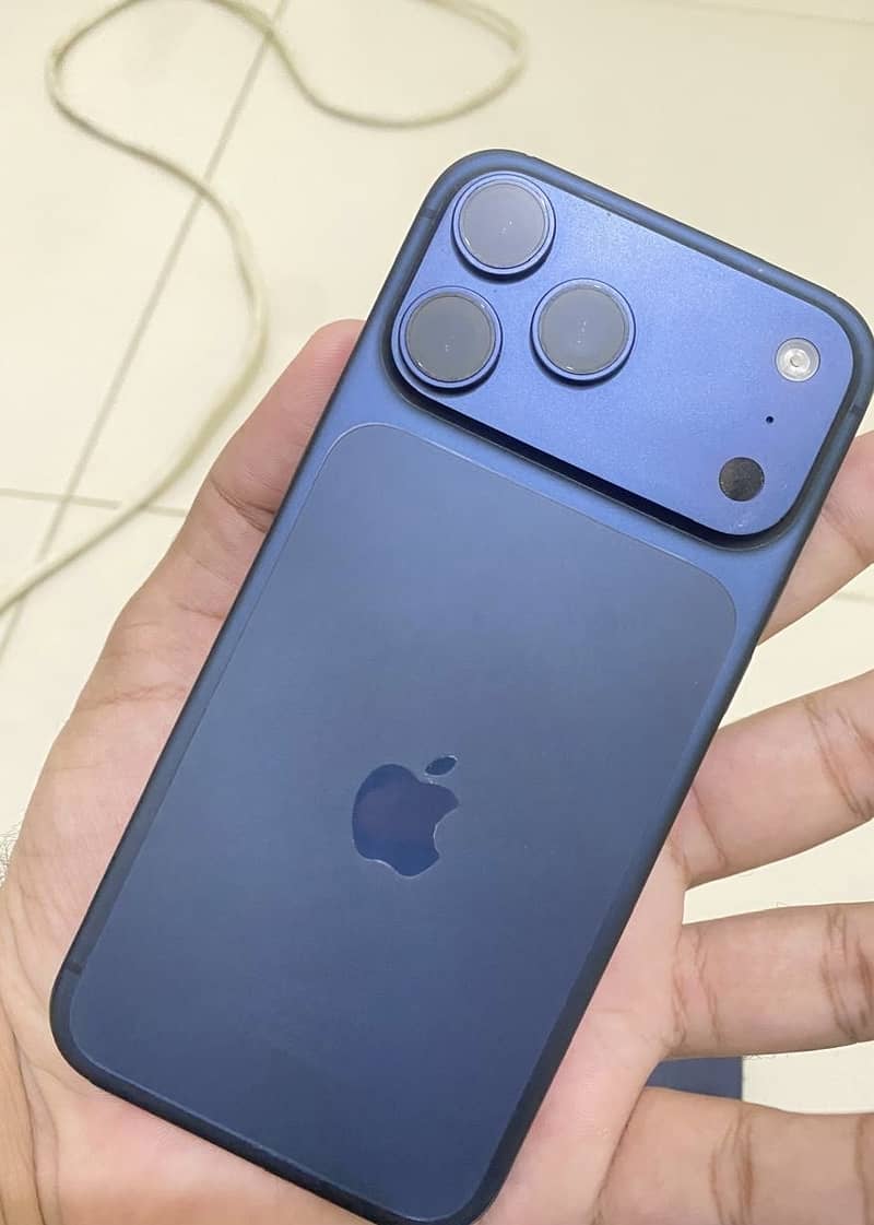 Apple iPhone 17 Pro Max 1