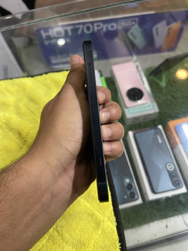 Apple iPhone 13 2
