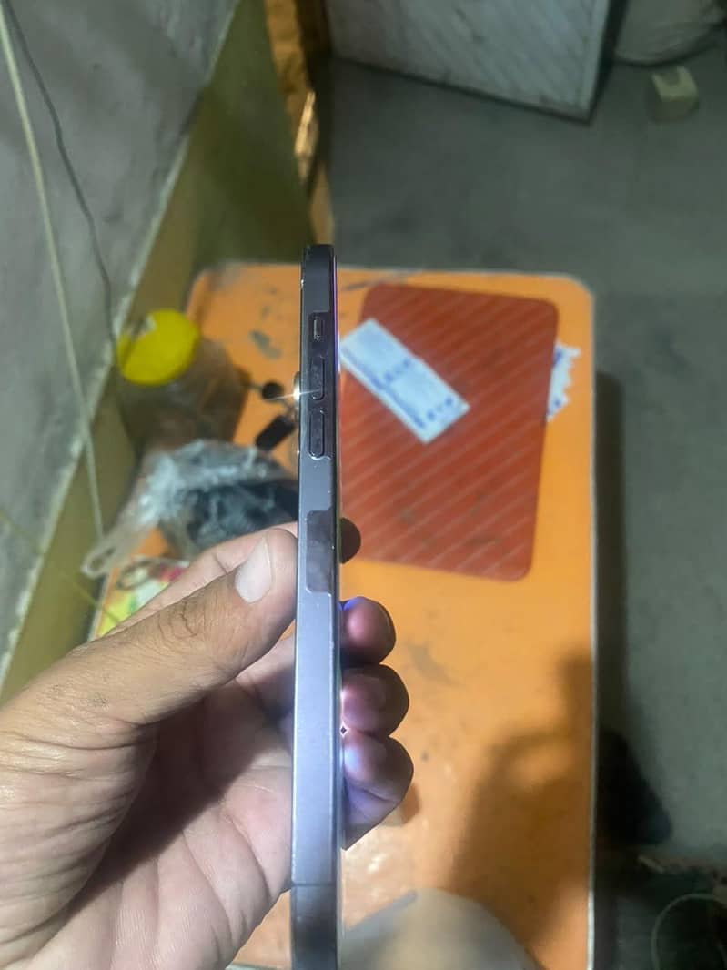 Apple iPhone 14 Pro Max 4