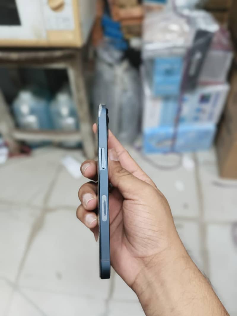 Apple iPhone 13 3