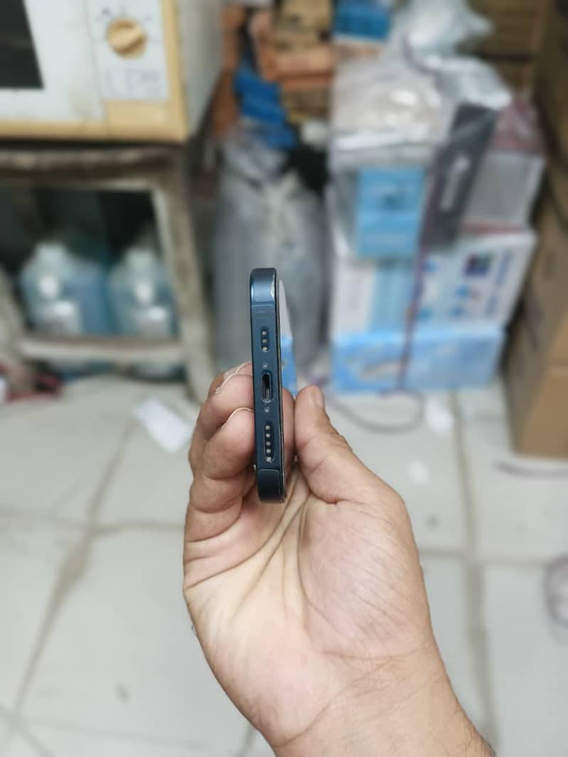Apple iPhone 13 5