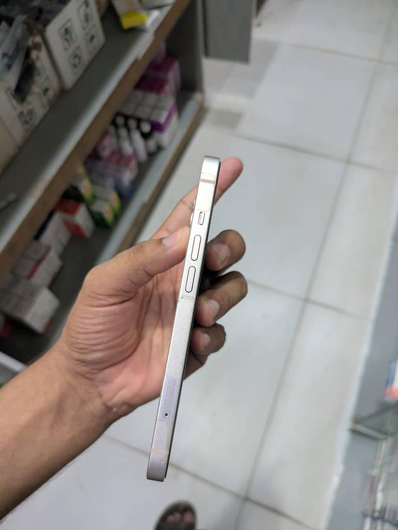 Apple iPhone 13 2