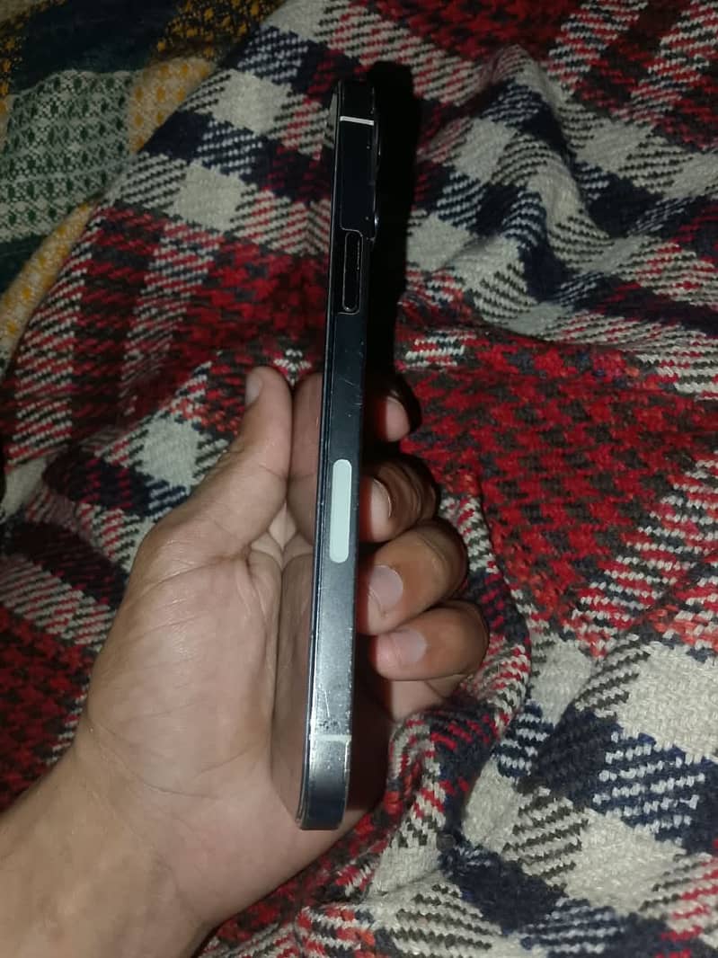 Apple iPhone 13 Pro Max 4