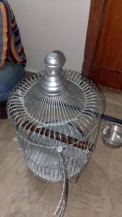 Round Metal Bird Cage with Food/Water Bowl - Good Condition