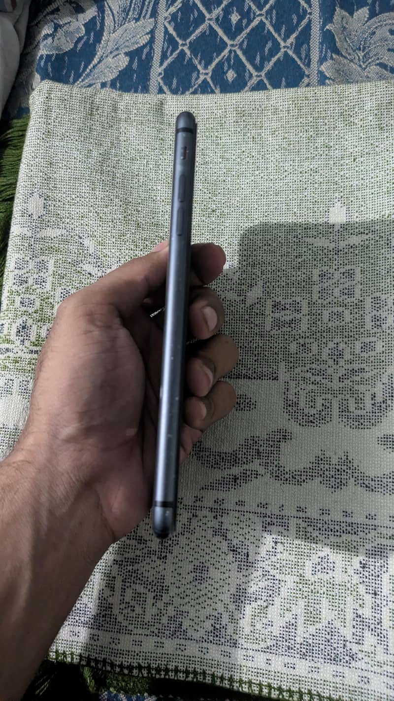 Apple iPhone 8 Plus 1