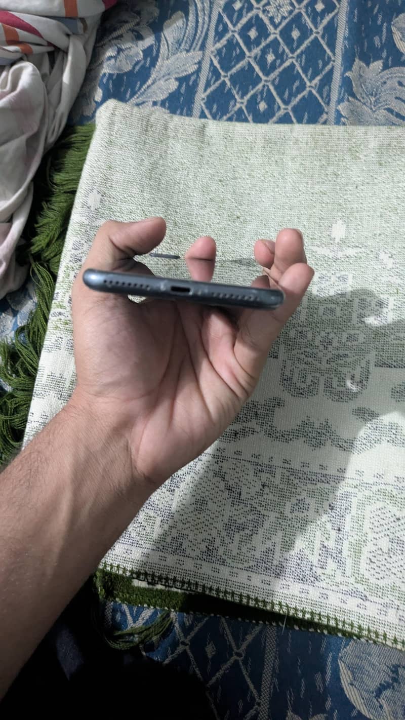 Apple iPhone 8 Plus 4