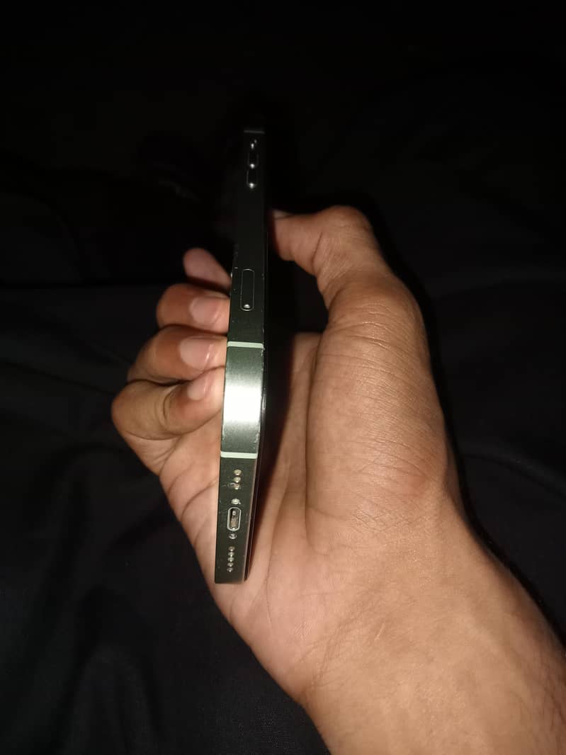 Apple iPhone 12 2